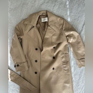 Aritzia BABATON TABLOID TRENCH COAT. - TAUPE
